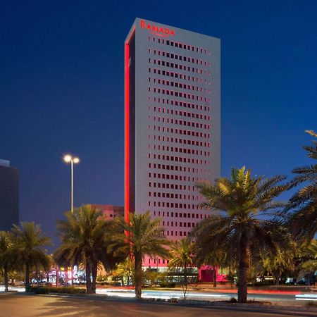 Ramada By Wyndham Riyadh King Fahd Road Exterior foto The hotel at night
